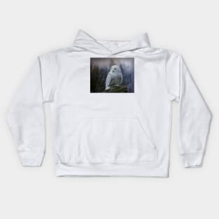 Snowy owl looking for prey Kids Hoodie